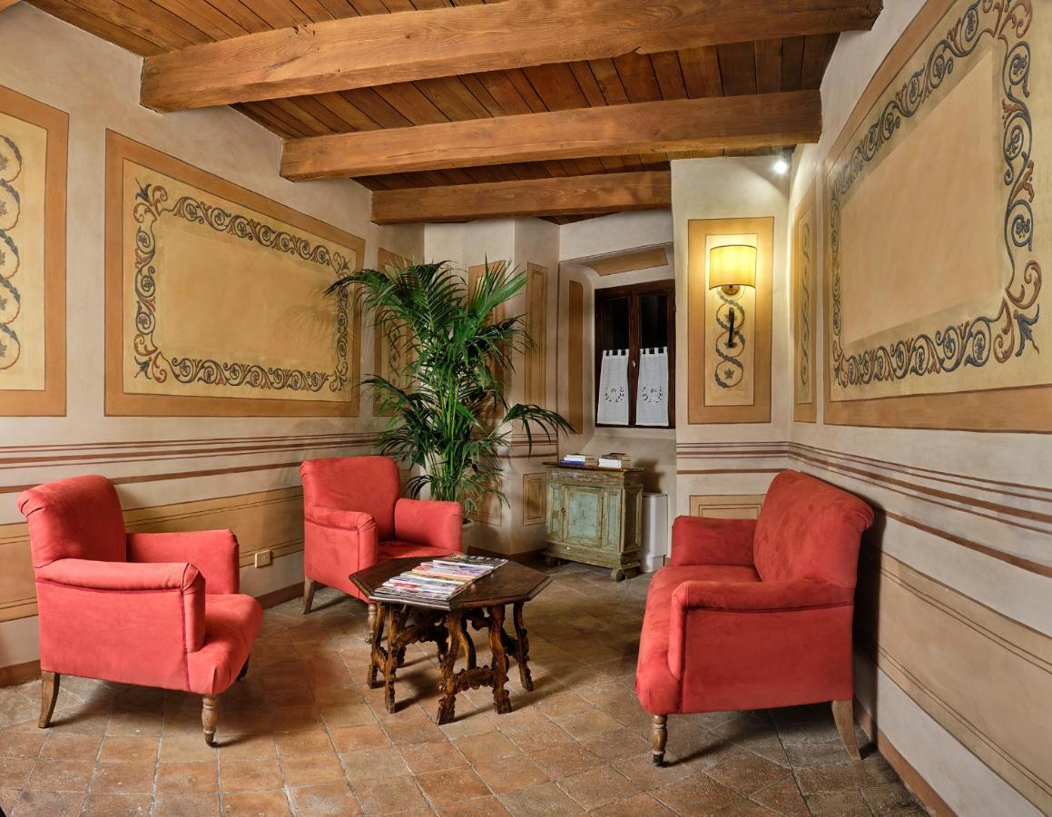 Palazzo Viviani Castello Di Montegridolfo Ξενοδοχείο Εξωτερικό φωτογραφία