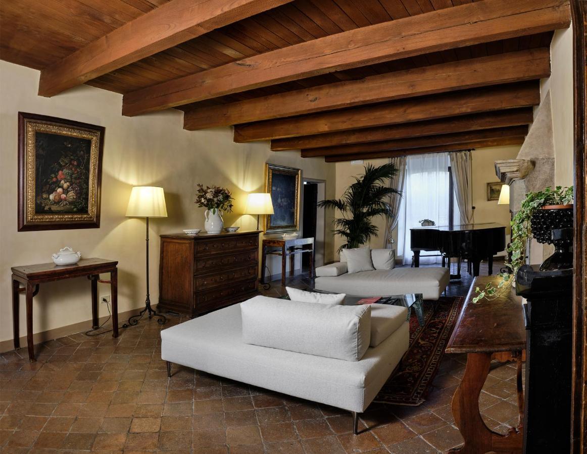 Palazzo Viviani Castello Di Montegridolfo Ξενοδοχείο Εξωτερικό φωτογραφία